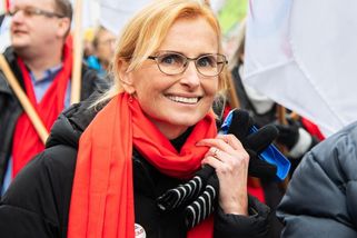 Komunistka Konečná vsadila na vánoční kýč zavánějící Amerikou